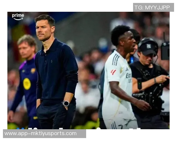 法尔克透露皇马切尔西争夺帕球员拜仁续约面临签字费困扰