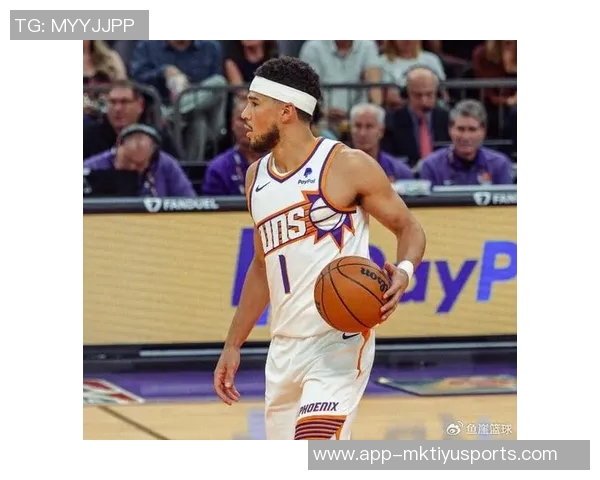 布克复出状态渐入佳境半场出战13分钟贡献10分2助