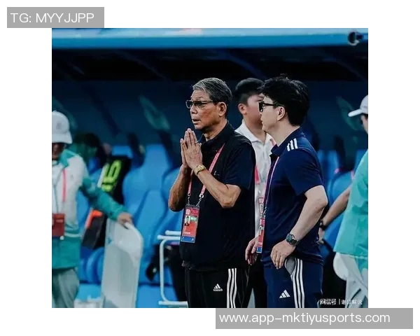 海港俱乐部与球迷代表共庆20岁生日徐根宝携手回归崇明基地温情时刻