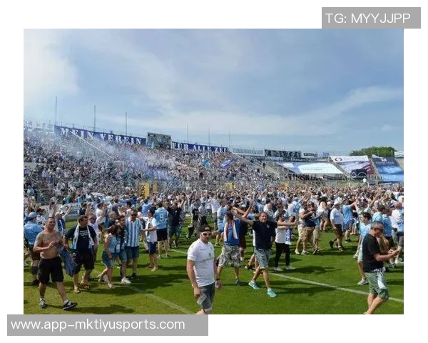 同城死敌再起冲突拜仁与慕尼黑1860球迷街头涂鸦大战引发关注