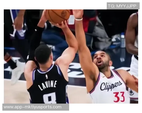 快船战胜对手跃升西部第十一名紧追开拓者附加赛希望在望 快船战胜对手跃升西部第十一名紧追开拓者附加赛希望在望